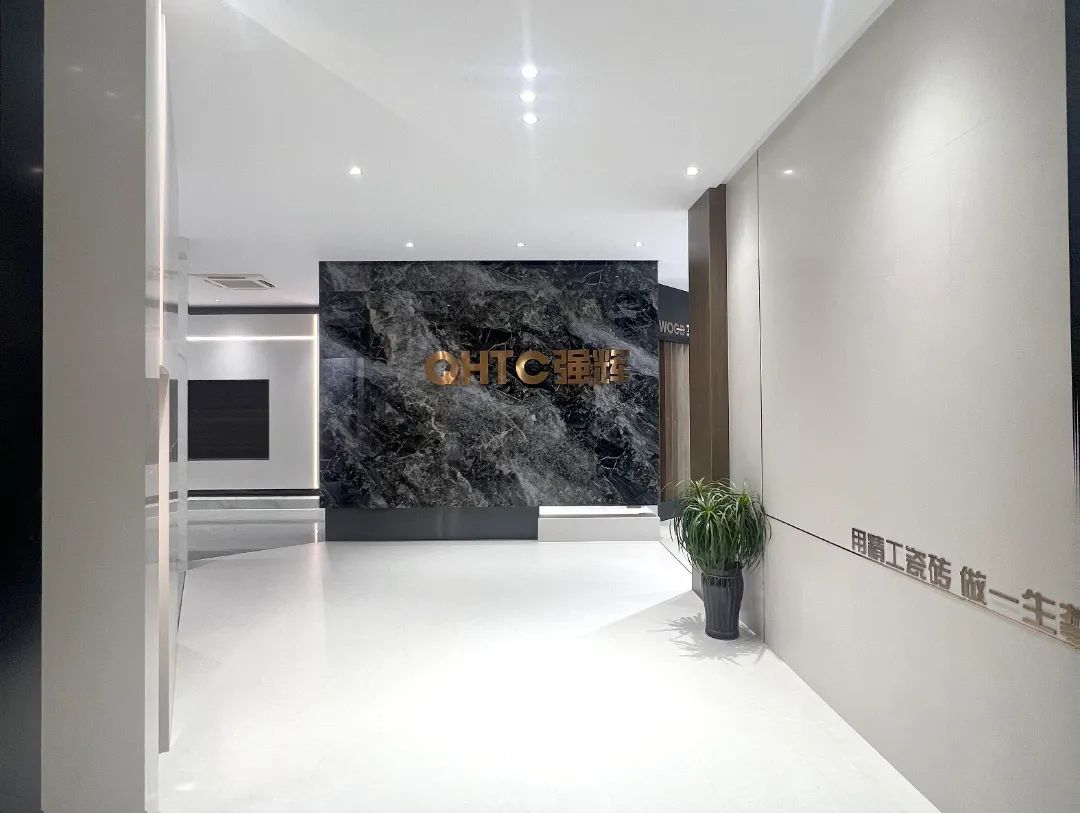 終端風采 | 強輝東陽旗艦店,現(xiàn)代時尚,以素色致敬生活(圖3) 終端風采 | 強輝東陽旗艦店,現(xiàn)代時尚,以素色致敬生活(圖3)