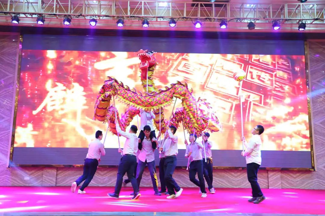 金虎迎新·領跑2022 | 集團年度總結會暨新年晚會完美落幕!(圖15) 金虎迎新·領跑2022 | 集團年度總結會暨新年晚會完美落幕!(圖15)