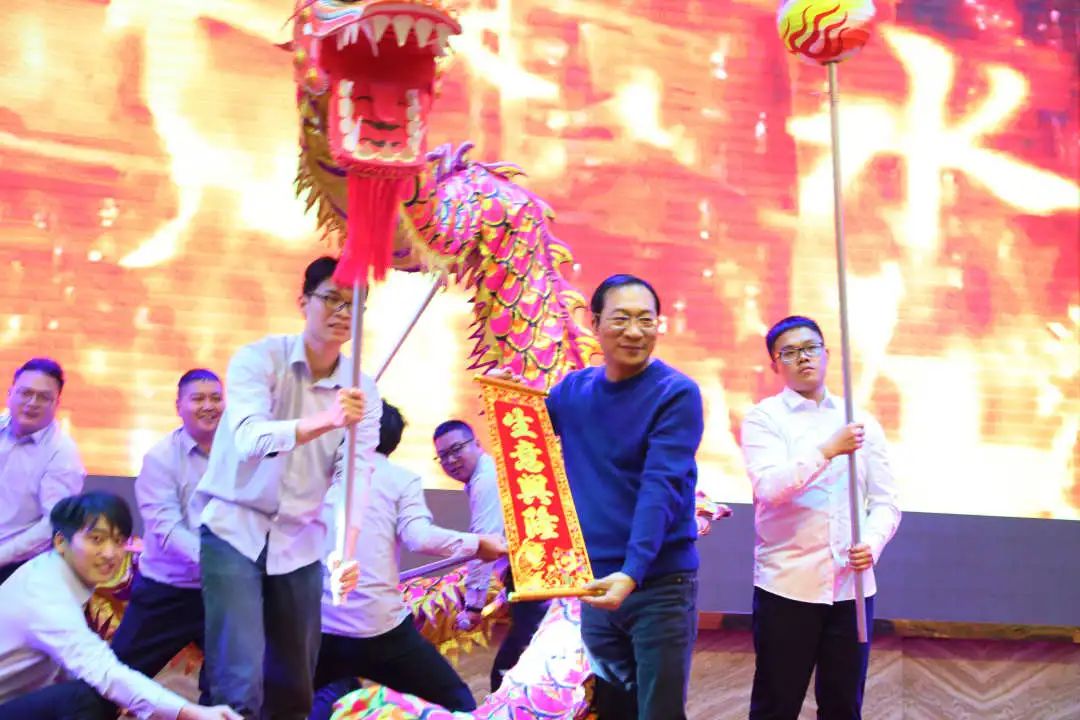 金虎迎新·領跑2022 | 集團年度總結會暨新年晚會完美落幕!(圖16) 金虎迎新·領跑2022 | 集團年度總結會暨新年晚會完美落幕!(圖16)