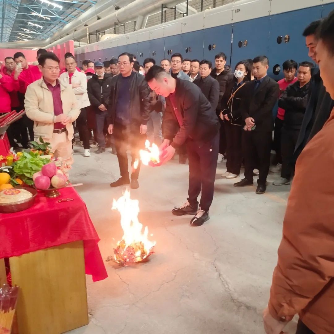 薪火再燃 | 強輝精工瓷磚肇慶生產基地巖板智能生產線正式點火投產(圖12) 圖片