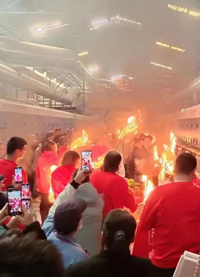 薪火再燃 | 強輝精工瓷磚肇慶生產基地巖板智能生產線正式點火投產(圖14) 圖片