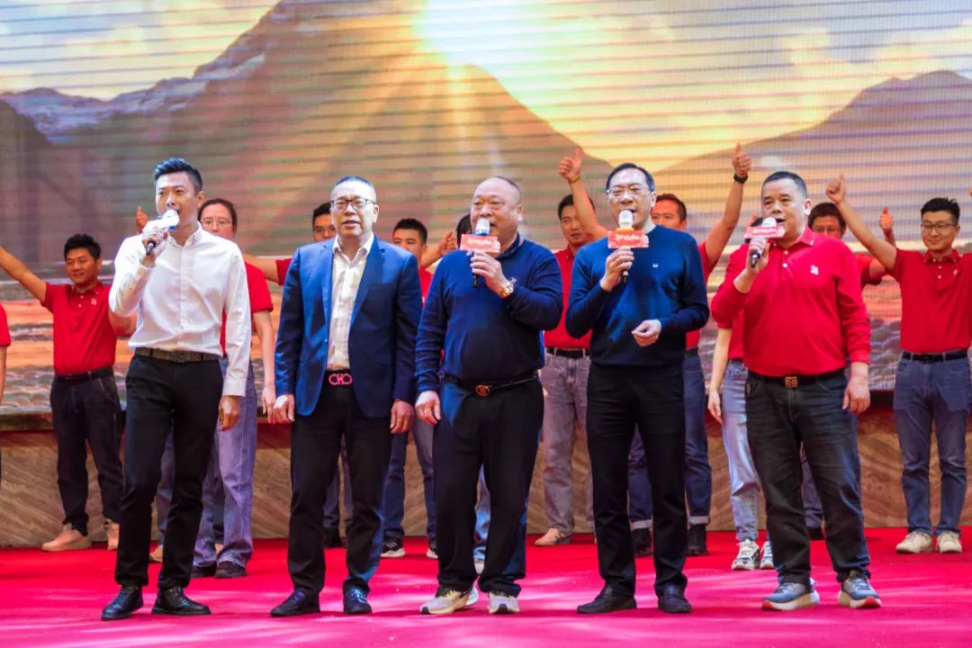 聚勢(shì)·創(chuàng)變·敢為 | 強(qiáng)輝集團(tuán)2025年迎新晚會(huì)圓滿結(jié)束，共繪未來(lái)新藍(lán)圖(圖20)