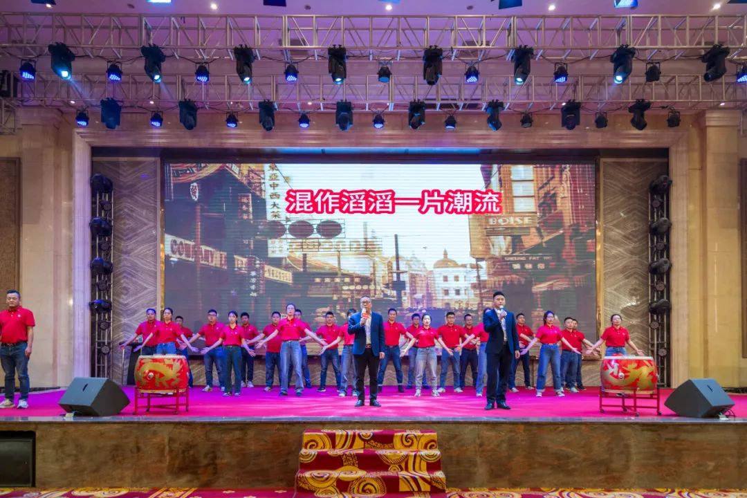 聚勢(shì)·創(chuàng)變·敢為 | 強(qiáng)輝集團(tuán)2025年迎新晚會(huì)圓滿結(jié)束，共繪未來(lái)新藍(lán)圖(圖22)