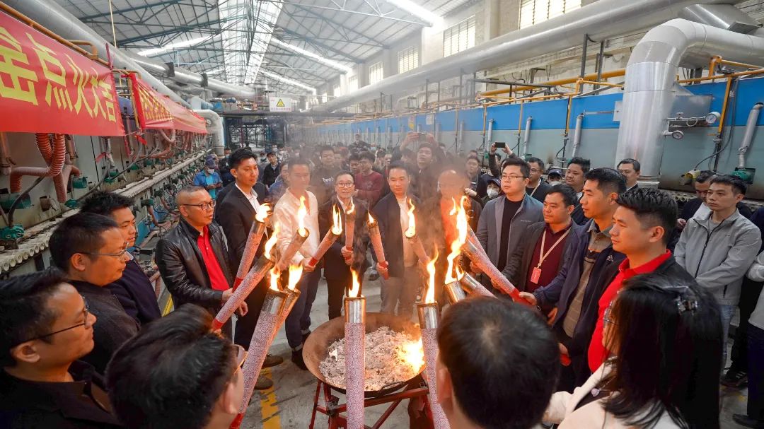 火力全開 | 強輝精工瓷磚肇慶生產基地巖板智能生產線點火大吉(圖4) 火力全開 | 強輝精工瓷磚肇慶生產基地巖板智能生產線點火大吉(圖4)
