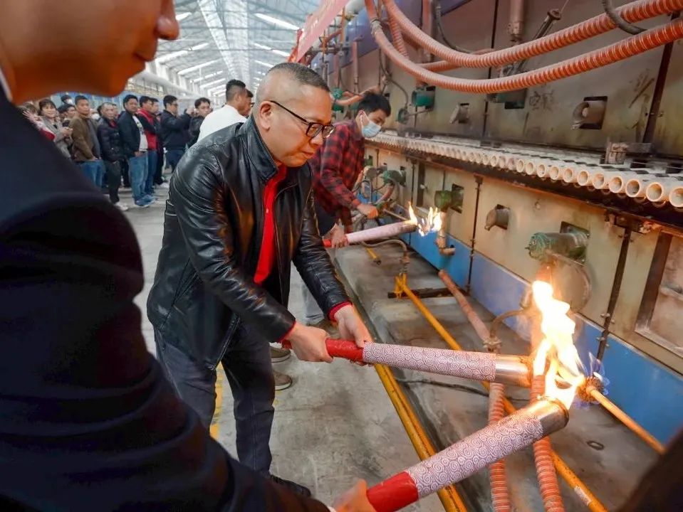 火力全開 | 強輝精工瓷磚肇慶生產基地巖板智能生產線點火大吉(圖7) 火力全開 | 強輝精工瓷磚肇慶生產基地巖板智能生產線點火大吉(圖7)