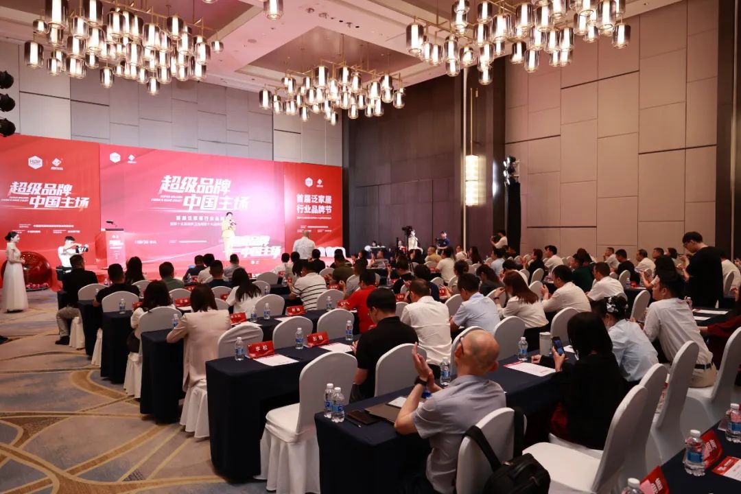 喜報(bào) | 祝賀強(qiáng)輝品牌榮獲“陶瓷一線品牌”、“陶瓷十大品牌”雙料大獎(jiǎng)